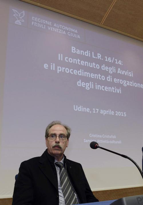 Gianni Torrenti (Assessore regionale Cultura) all'infoday sul contenuto dei bandi e sul procedimento di erogazione degli incentivi regionali a favore delle attività culturali, nell'Auditorium della Regione FVG - Udine 17/04/2015