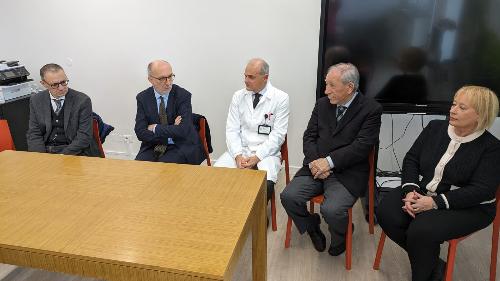 L'assessore Riccardo Riccardi interviene alla consegna dell'ecografo all'ospedale di Pordenone