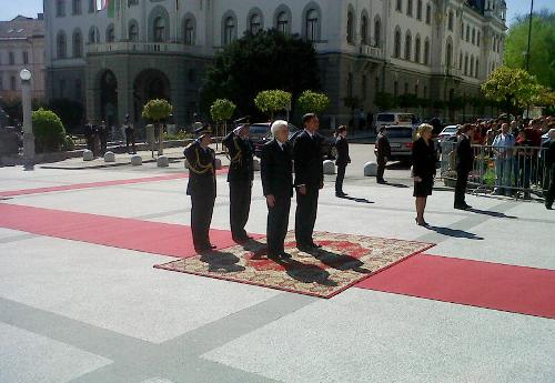 Sergio Mattarella (Presidente Repubblica Italiana) e Borut Pahor (Presidente Repubblica Slovena) nella piazza del Congresso - Lubiana 22/04/2015