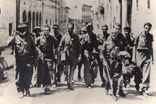 Una parte della V Brigata Garibaldi Pesaro (Foto tratta da anpi.pesarourbino.it)