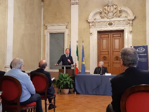 L’assessore regionale alla Difesa dell’ambiente ed energia Fabio Scoccimarro durante il convegno internazionale "Memoria e identità. L’Europa delle Patrie per una Patria Europea, da Charles de Gaulle a Giovanni Paolo II"