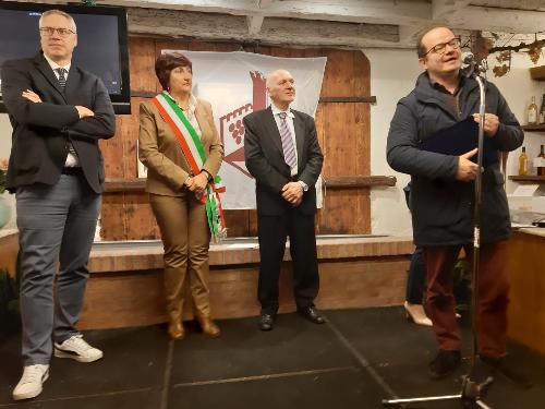 Il vicepresidente con delega alla Cultura e sport Mario Anzil (a destra) alla cerimonia di apertura della 75^ Festa regionale del vino Friulano di Bertiolo.
