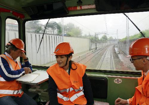 Debora Serracchiani (Presidente Regione Friuli Venezia Giulia) durante il sopralluogo al nuovo collegamento tra le stazioni di P.M. VAT e Udine Centrale - Udine 27/04/2015