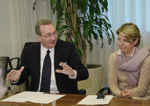 Sergio Bolzonello (Vicepresidente Regione FVG e assessore Attività produttive e Risorse agricole) e Maria Sandra Telesca (Assessore regionale Salute) presentano i risultati dell'extra Piano di monitoraggio delle aflatossine nel latte e del Piano di monitoraggio sulla conformità del latte nel 2014 - Udine 27/04/2015