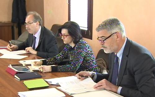 Gli assessori regionali Gianni Torrenti (Cultura, Sport e Solidarietà), Sara Vito (Ambiente ed Energia) e Paolo Panontin (Autonomie locali e Coordinamento Riforme, Caccia e Risorse ittiche, delegato Protezione civile) durante la riunione della Giunta regionale - Pordenone 30/04/2015