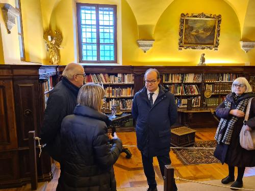 Il vicegovernatore Mario Anzil (al centro della foto) visita  Villa Coronini Cronberg con il sindaco di Gorizia Rodolfo Ziberna