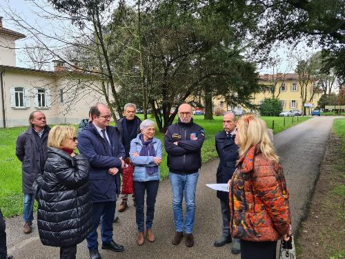 Il vicegovernatore Mario Anzil e l'assessore Riccardo Riccardi al sopralluogo al Parco Basaglia di Gorizia