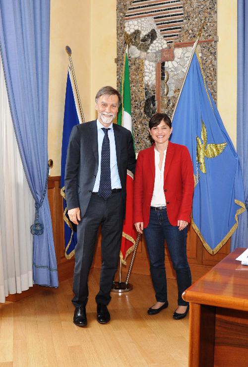 Graziano Delrio (Ministro Infrastrutture e Trasporti) e Debora Serracchiani (Presidente Regione Friuli Venezia Giulia) nella sede di rappresentanza della Regione FVG - Roma 04/05/2015