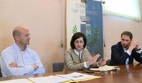 Antonio Comugnaro (Sindaco San Leonardo), Sara Vito (Assessore regionale Ambiente ed Energia) e Cristiano Shaurli (Consigliere regionale) in Municipio - San Leonardo 05/05/2015