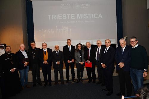 Foto di gruppo per la presentazione/evento del libro "Trieste Mistica"
