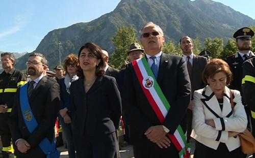 Fabrizio Pitton (Presidente Consiglio Provincia Udine), Mariagrazia Santoro (Assessore regionale Infrastrutture), Paolo Urbani (Sindaco Gemona) e Provvidenza Delfina Raimondo (Prefetto Udine) alle cerimonie di ricordo degli Alpini e dei Vigili del Fuoco morti portando soccorso ai terremotati del 6 maggio 1976 - Gemona del Friuli 09/05/2015