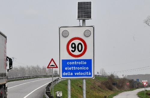 Uno dei cartelli della segnaletica verticale di recente installazione presenti sulla Cimpello-Sequals