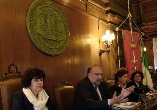 Loredana Panariti (Assessore regionale Lavoro), Roberto Cosolini (Sindaco Trieste), Teresa Bellanova (Sottosegretaria Ministero Lavoro) e Adele Pino (Assessore Lavoro Provincia Trieste) all'incontro sulla situazione di Alcatel-Lucent, in Municipio - Trieste 15/05/2015