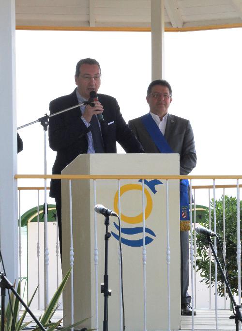 Sergio Bolzonello (Vicepresidente Regione FVG e assessore Attività produttive) ed Enrico Gherghetta (Presidente Provincia Gorizia) alla cerimonia di apertura della stagione estiva - Grado 16/05/2015 (Foto TurismoFVG)