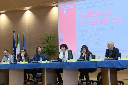 Loredana Panariti (Assessore regionale Istruzione, Pari Opportunità, Politiche giovanili) alla presentazione dei principali risultati del "Progetto regionale di prevenzione e contrasto del fenomeno del bullismo omofobico", nell'Auditorium della Regione FVG - Udine 16/05/2015