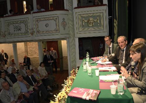 Debora Serracchiani (Presidente Regione Friuli Venezia Giulia) all'Assemblea sul bilancio di Ambiente Servizi S.p.A., multiutility pubblica del Friuli Occidentale - San Vito al Tagliamento 18/05/2015