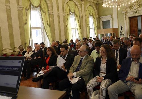 Pubblico alla conferenza "Le tecnologie del mare: dal Friuli Venezia Giulia alla macroregione Adriatico-Ionica", nel Salone di Rappresentanza della sede della Regione FVG - Trieste 20/05/2015