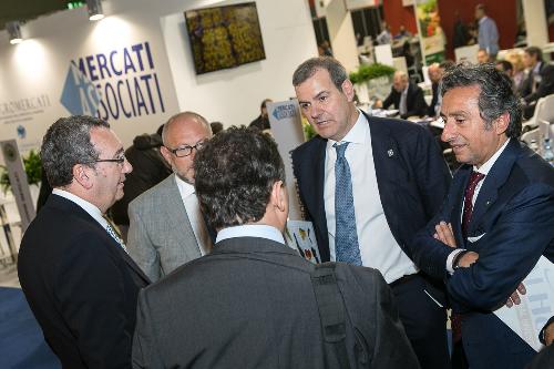 Sergio Bolzonello (Vicepresidente Regione FVG e assessore Attività produttive) e Giuseppe Pavan (Vicepresidente Fedagromercati) nello stand di Udine Mercati S.p.A. alla Fiera "Fruit Innovation 2015" - Milano 21/05/2015