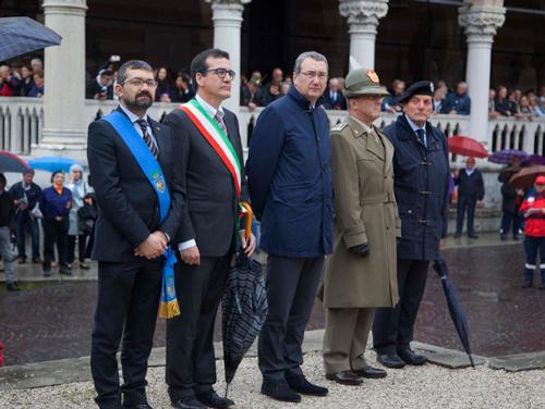 Sergio Bolzonello (Vicepresidente Regione FVG) alla cerimonia solenne in onore ai Caduti al Tempietto di piazza Libertà - Udine 22/05/2015