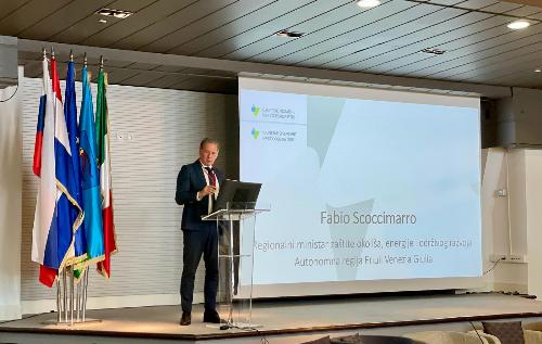 L'assessore Fabio Scoccimarro alla Prima conferenza su Cambiamento climatico e approvvigionamento idrico in corso a Pola