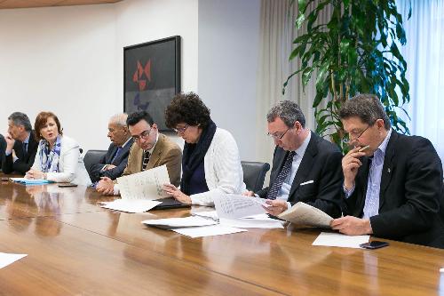 Ettore Romoli (Sindaco Gorizia), Loredana Panariti (Assessore regionale Lavoro), Sergio Bolzonello (Vicepresidente Regione FVG e assessore Attività produttive) ed Enrico Gherghetta (Presidente Provincia Gorizia) al Tavolo della verifica conclusiva dell'Accordo per lo stabilimento SIAP di Gorizia (Gruppo Carraro) - Udine 23/05/2015