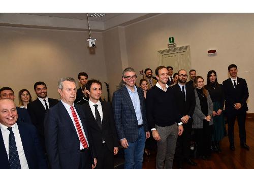 Il governatore Fedriga e l'assessore Roberti con i partecipanti all'edizione 2024 di Origini Italia