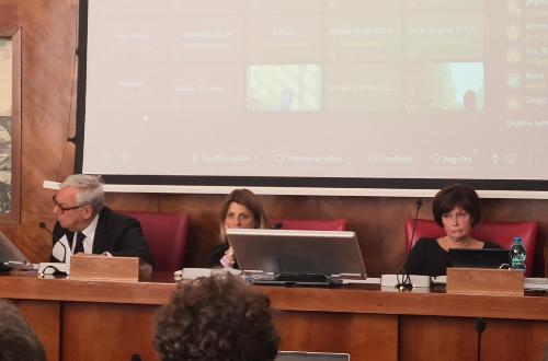 Alla destra della foto l'assessore regionale Alessia Rosolen, al centro il sottosegretario Fausta Bergamotto durante il "tavolo" svoltosi a Roma nella sede del Ministero delle imprese e del made in Italy