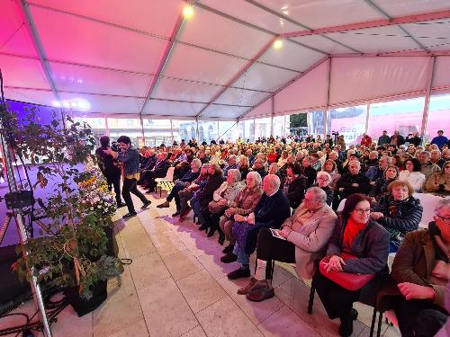 La platea di "Geografie" in piazza della Repubblica a Monfalcone