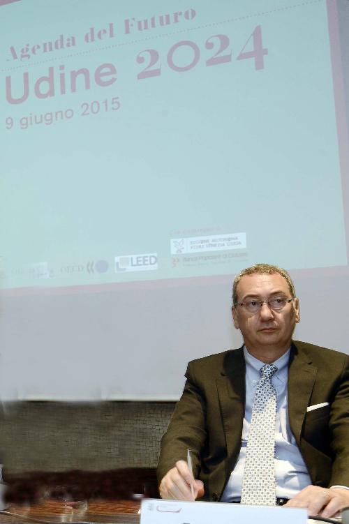 Sergio Bolzonello (Vicepresidente Regione FVG e assessore Attività produttive) alla presentazione degli esiti dello studio Agenda del Futuro - Udine 2024 - Udine 09/06/2015