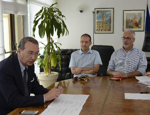 Sergio Bolzonello (Vicepresidente Regione FVG e assessore Attività produttive) incontra i rappresentanti delle organizzazioni sindacali in merito alla situazione del sistema delle Camere di Commercio della regione - Pordenone 10/06/2015