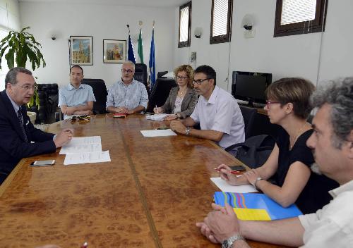 Sergio Bolzonello (Vicepresidente Regione FVG e assessore Attività produttive) incontra i rappresentanti delle organizzazioni sindacali in merito alla situazione del sistema delle Camere di Commercio della regione - Pordenone 10/06/2015