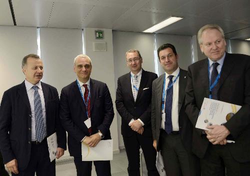 Federico Pittini (Presidente Ferriere Nord S.p.A.), Stefano Saglia (Gruppo Arvedi), Sergio Bolzonello (Vicepresidente Regione FVG e assessore Attività produttive), Franco Iacop (Presidente Consiglio regionale) e Paolo Felice (Amministratore delegato Ferriere Nord S.p.A.) all'inaugurazione dei Nuovi Impianti di Produzione di Ossigeno Gassoso presso Ferriere Nord S.p.A. - Osoppo 12/06/2015