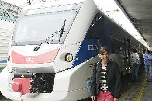 Debora Serracchiani (Presidente Regione Friuli Venezia Giulia) alla Stazione ferroviaria accanto al nuovo elettrotreno ETR 563, costruito dalle Construcciones y Auxiliar de Ferrocarriles (CAF) per la Regione FVG - Udine 16/06/2015