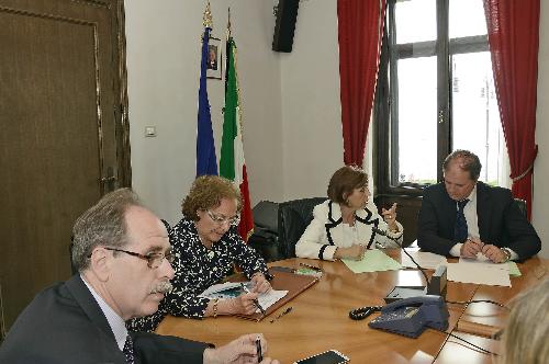 Gianni Torrenti (Assessore regionale Solidarietà) e i prefetti di Trieste Francesca Adelaide Garufi, di Udine Provvidenza Delfina Raimondo e di Gorizia Vittorio Zappalorto, in Prefettura - Trieste 18/06/2015