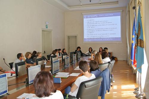 Loredana Panariti (Assessore regionale Lavoro, Formazione e Pari Opportunità) alla riunione con servizi sociali e centri antiviolenza del territorio sul Progetto Matelda (Programma Si.Con.Te. - sistema di conciliazione integrato) - Trieste 18/06/2015