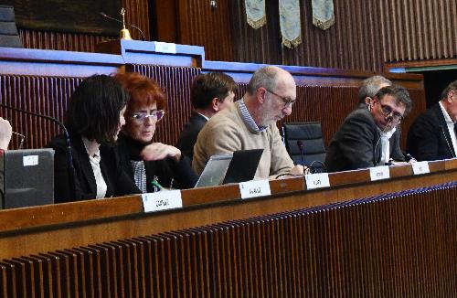 Al centro l'assessore regionale Riccardo Riccardi durante i lavori della Commissione III