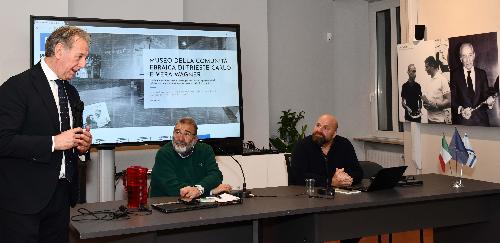 L'assessore regionale alla Difesa dell'ambiente, Fabio Scoccimarro, durante l'intervento al museo ebraico