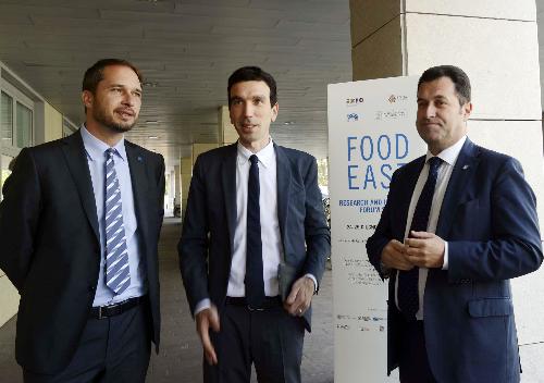 Cristiano Shaurli (Assessore regionale Risorse agricole e forestali), Maurizio Martina (Ministro Politiche agricole, alimentari e forestali) e Franco Iacop (Presidente Consiglio regionale) al Food East Research and Innovation Forum 2015 - Udine 25/06/2015