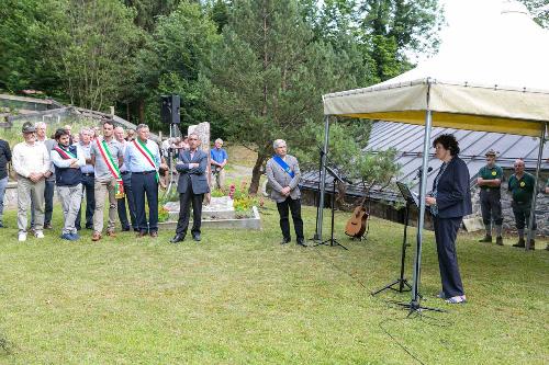 Loredana Panariti (Assessore regionale Lavoro) alla cerimonia in ricordo dei quattro Alpini Fucilati all'alba del 1° luglio 1916 - Cercivento 01/07/2015