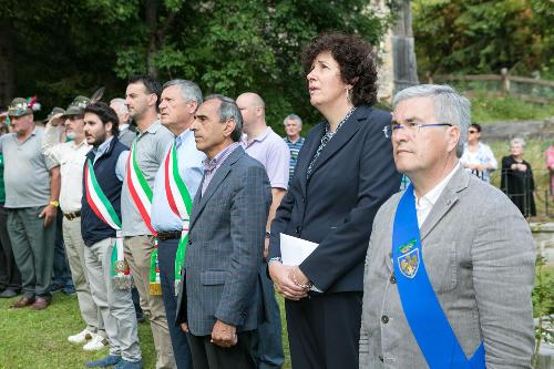 Loredana Panariti (Assessore regionale Lavoro) e Pietro Fontanini (Presidente Provincia Udine) alla cerimonia in ricordo dei quattro Alpini Fucilati all'alba del 1° luglio 1916 - Cercivento 01/07/2015