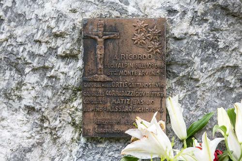 Cippo in ricordo dei quattro Alpini Fucilati all'alba del 1° luglio 1916 - Cercivento 01/07/2015