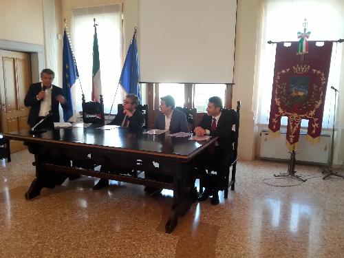 Francesco Martines (sindaco Palmanova) durante la presentazione del “Programma unitario di valorizzazione territoriale di immobili pubblici (PUVAT)” – Palmanova 10/07/2015