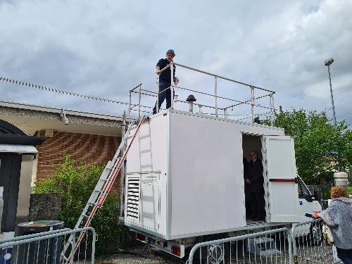 La centralina mobile dell'Arpa Fvg posizionata nella frazione di Campagna di Maniago.