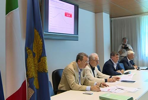 Sergio Bolzonello (Vicepresidente Regione FVG e assessore Attività produttive) alla presentazione dei dati sul terziario relativi al secondo trimestre 2015, realizzata da Confcommercio FVG in collaborazione con Format Research - Udine 20/07/2015