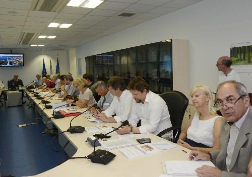 Presentazione del documento "Il percorso della Riforma", sul Riordino degli Enti locali del FVG, con sindaci, rappresentanti delle Comunità montane e di ANCI FVG - Udine 24/07/2015