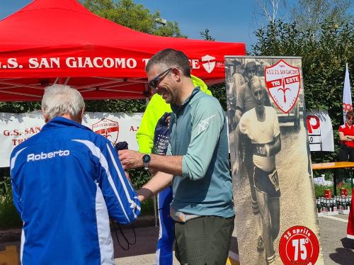 Hanno preso parte alla corsa podisti di tutte le età.