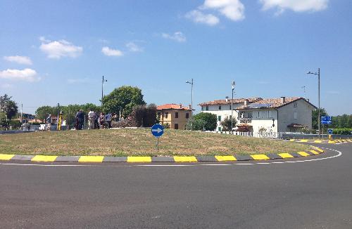 La rotatoria lungo la strada statale 14 "della Venezia Giulia", in località Pieris, nel giorno dell'inaugurazione - San Canzian d'Isonzo 03/08/2015