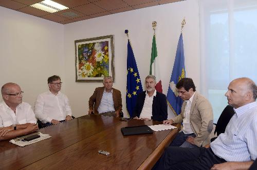 Paolo Panontin (Assessore regionale Autonomie locali e Coordinamento Riforme) alla presentazione ufficiale delle firme per l'avvio dell'iter legislativo per la fusione dei Comuni di Monfalcone, Ronchi dei Legionari e Staranzano - Udine 05/08/2015