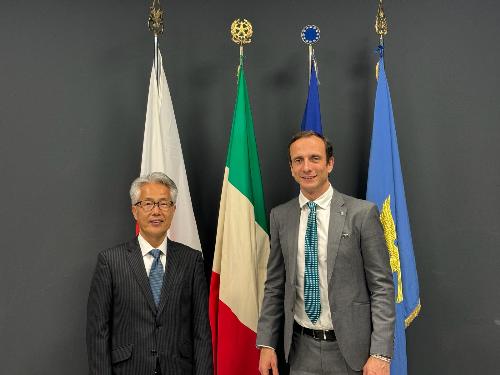 Il governatore Massimiliano Fedriga e l'ambasciatore Suzuki Satoshi