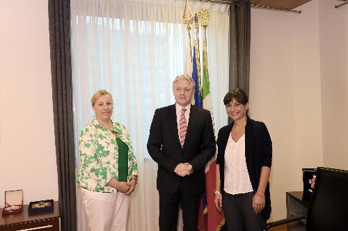 Ingrid Sergaš (console sloveno a Trieste), Iztok Mirosic (ambasciatore sloveno in Italia) e Debora Serracchiani (presidente Friuli Venezia Giulia) – Udine 11/08/201